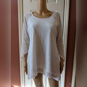 Pre-owned white new directions size medium long sleeve shirt, T3W